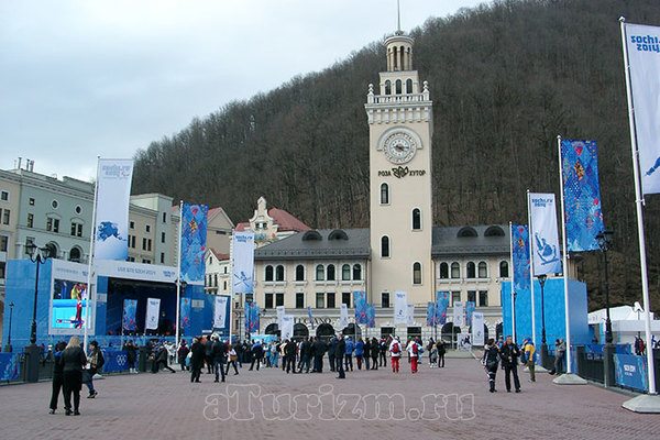 899