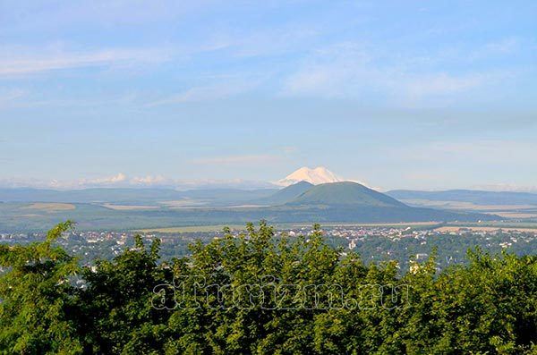 Вид на гору Эльбрус