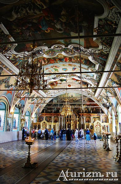 Интерьер-Церкви-преподобного-Сергия-с-Трапезной-палатой