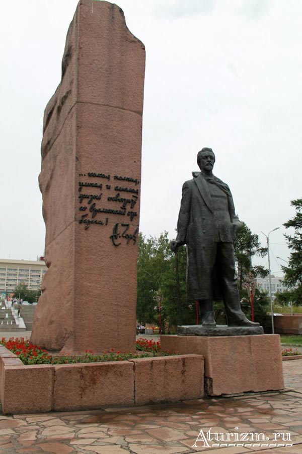 памятник-чехову